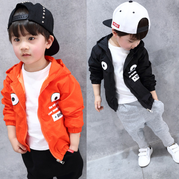 Спортно-ежедневно детско яке за момчета с качулка и цветни надписи на гърба в няколко  цвята 