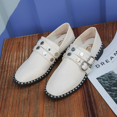 Ежедневни дамски обувки от еко кожа с метални елементи в три цвята