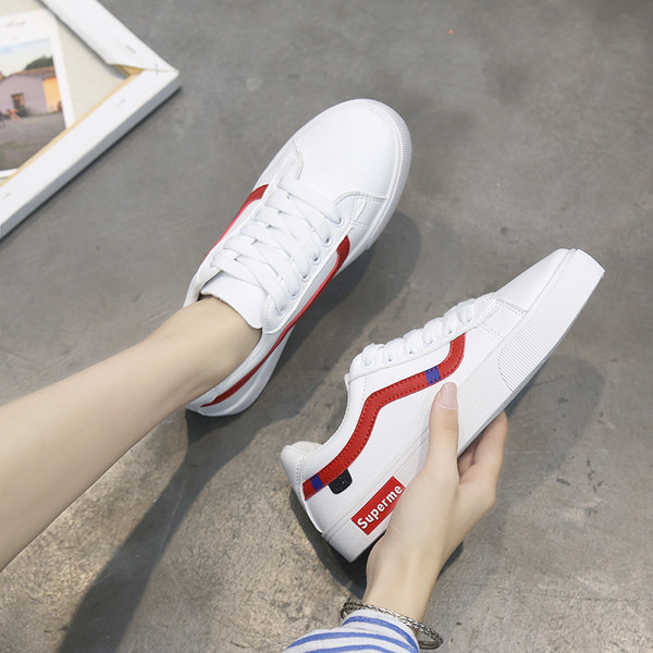 Спортни дамски кецове от еко кожа - два цвята