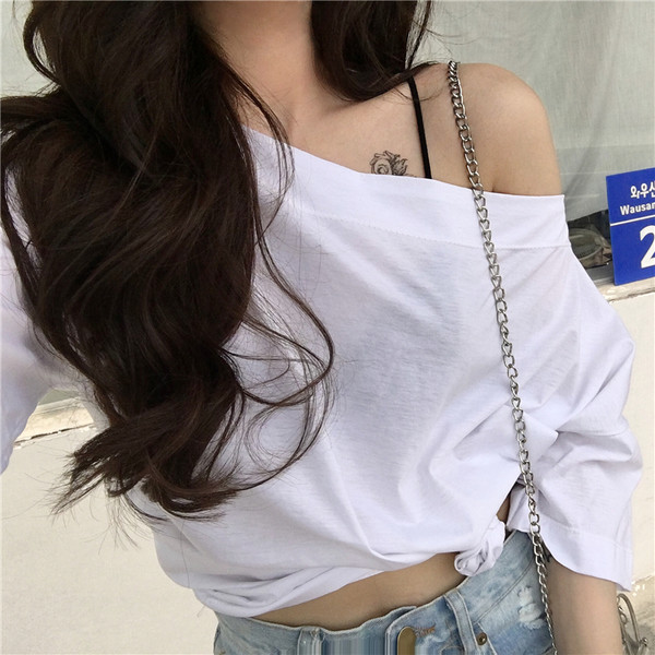 Μοντέρνα γυναικεία μπλούζα με μανίκι σε λευκό χρώμα