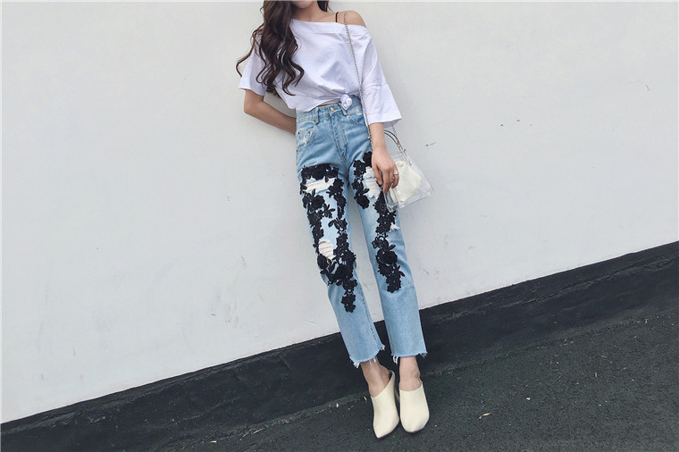 Μοντέρνα γυναικεία μπλούζα με μανίκι σε λευκό χρώμα