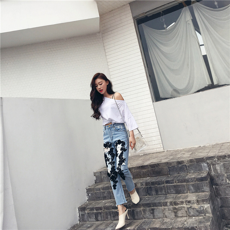 Μοντέρνα γυναικεία μπλούζα με μανίκι σε λευκό χρώμα