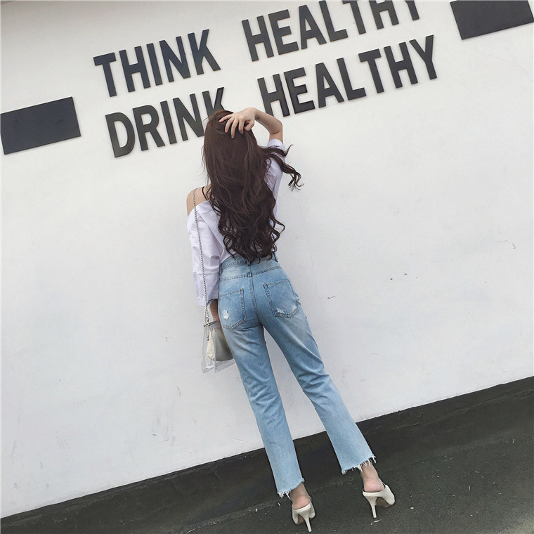 Μοντέρνα γυναικεία μπλούζα με μανίκι σε λευκό χρώμα