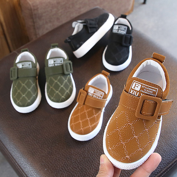 Καθημερινές μπότες για αγόρια σε τρία χρώματα