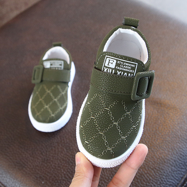 Καθημερινές μπότες για αγόρια σε τρία χρώματα