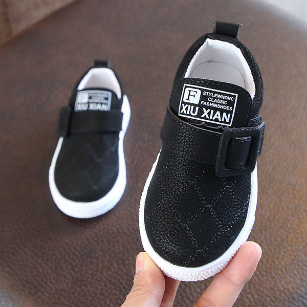 Καθημερινές μπότες για αγόρια σε τρία χρώματα