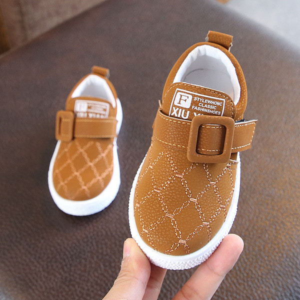 Καθημερινές μπότες για αγόρια σε τρία χρώματα