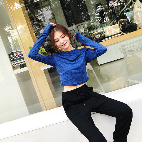 Γυναικεία κοντή μπλούζα σε μπλε χρώμα