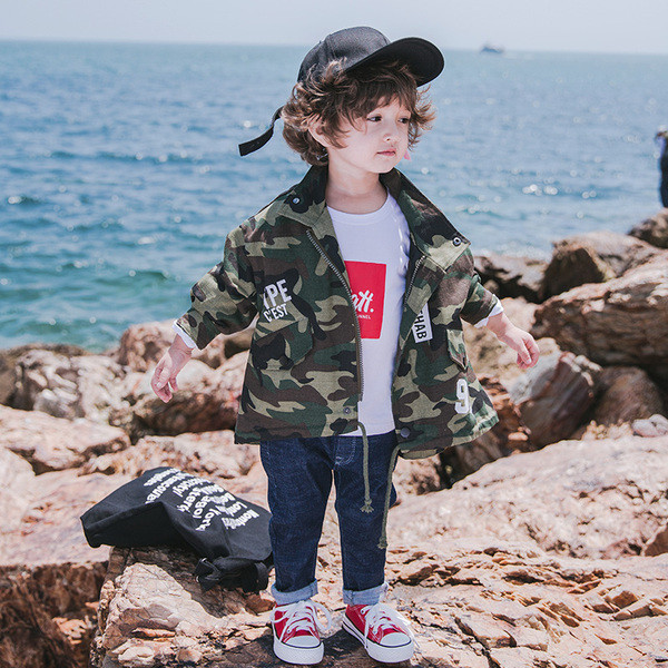 Ежедневно детско яке за момчета в камуфлажен десен 