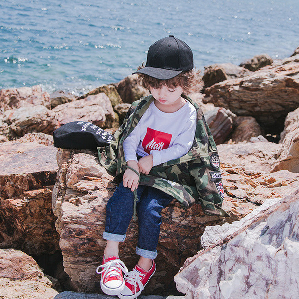 Ежедневно детско яке за момчета в камуфлажен десен 