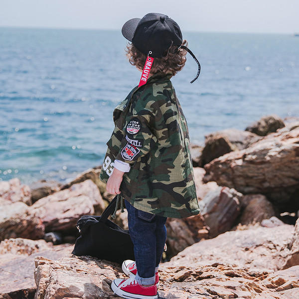 Ежедневно детско яке за момчета в камуфлажен десен 