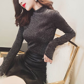 Bluza de dama eleganta cu guler semi-inalt in doua culori