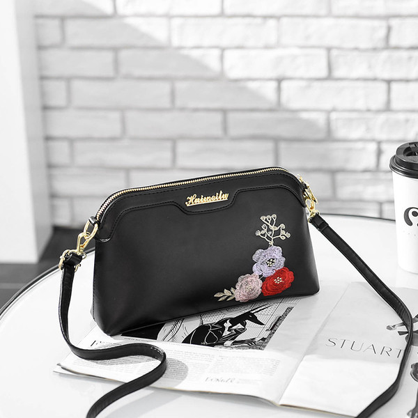 Modern női válltáska többféle színben