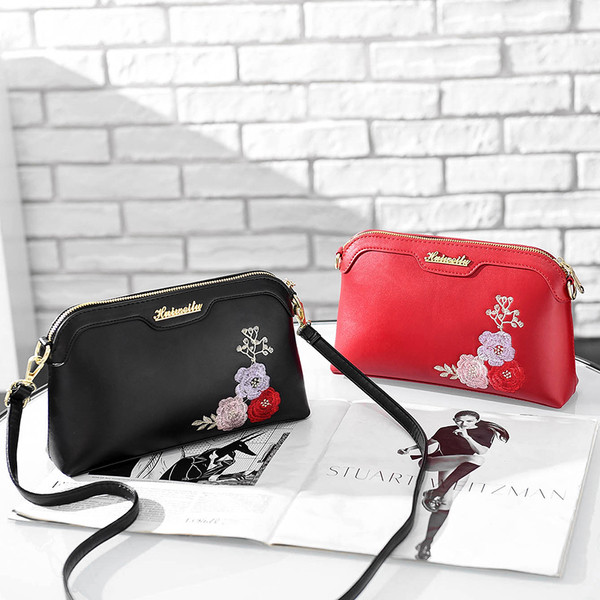 Modern női válltáska többféle színben