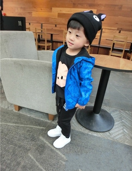 Спортно детско яке с качулка в син цвят 