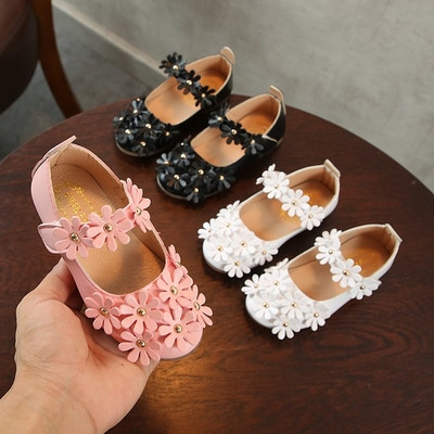 Детски обувки за момиче от еко кожа с 3D флорална декорация в три цвята