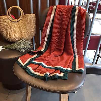 Eșarfă modernă de damă potrivită pentru utilizarea de zi cu zi