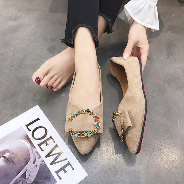 Pantofi ascuțiți de damă cu cataramă stilați în două modele