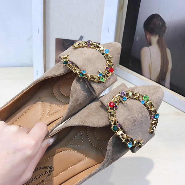 Pantofi ascuțiți de damă cu cataramă stilați în două modele