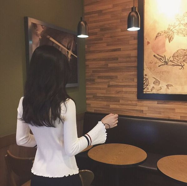 Bluză de damă elegantă, cu decolteu O și mâneci lotus