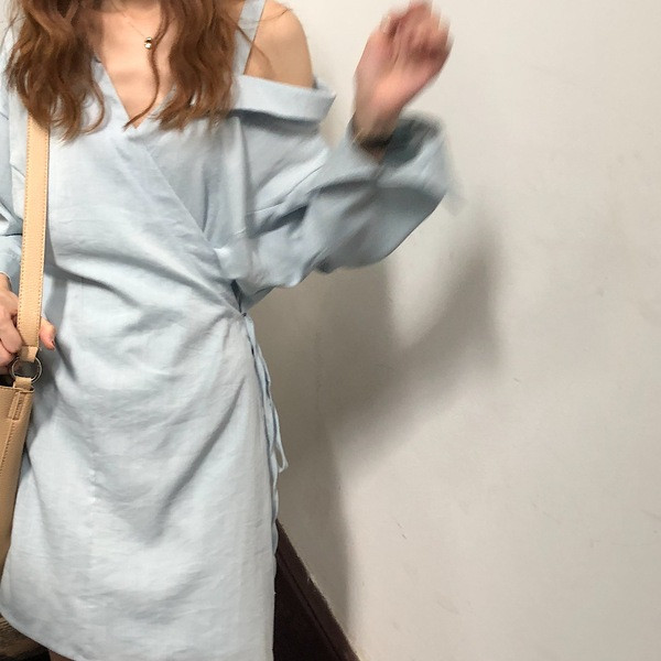 Γυναικείο φόρεμα με μακρύ μανίκι και πτώση ώμου