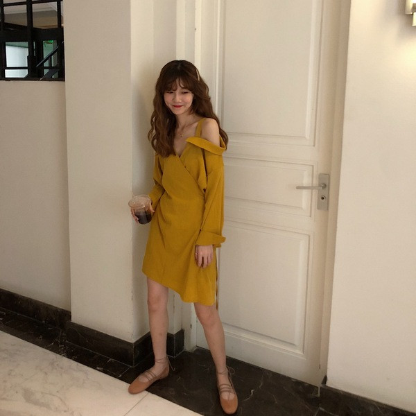 Γυναικείο φόρεμα με μακρύ μανίκι και πτώση ώμου