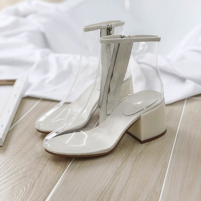Διαφανείς γυναικείες μπότες σε λευκό χρώμα με τακούνι
