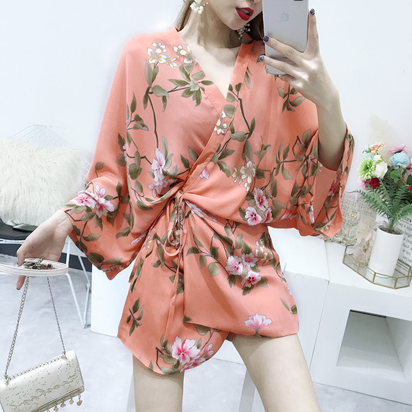 Μοντέρνο γυναικείο φόρεμα με floral μοτίβα