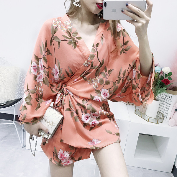 Μοντέρνο γυναικείο φόρεμα με floral μοτίβα