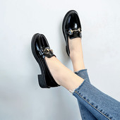 Patent női mokaszin fekete színben, csattal két modellben