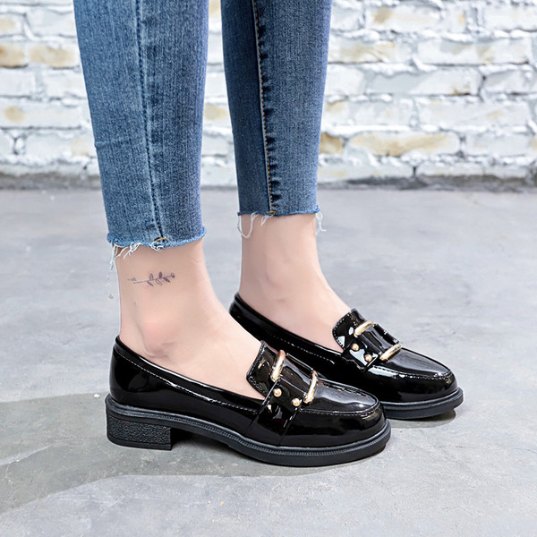 Patent női mokaszin fekete színben, csattal két modellben