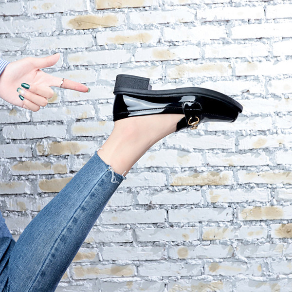 Patent női mokaszin fekete színben, csattal két modellben