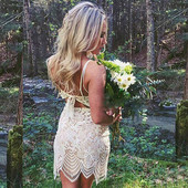 Κομψό γυναικείο φόρεμα με δαντέλα σε δύο χρώματα