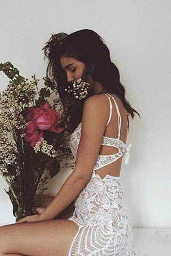 Κομψό γυναικείο φόρεμα με δαντέλα σε δύο χρώματα