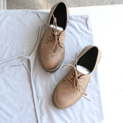 Női alkalmi cipő fekete és barna színben, fűzős