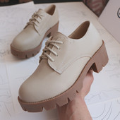 Női cipő durva talppal és fűzős öko bőrből, két színben