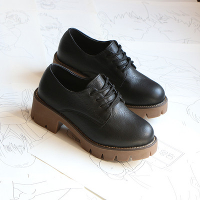 Női cipő durva talppal és fűzős öko bőrből, két színben