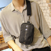 Kicsi férfi válltáska fekete színben