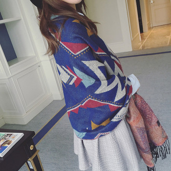 Стилен дамски шал с геометрични  фигури  в два цвята