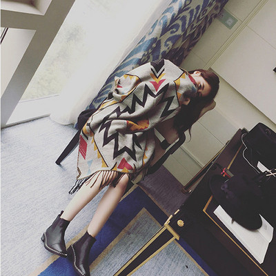 Esarfa de dama eleganta cu forme geometrice in doua culori