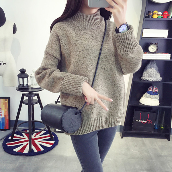 Стилен дамски пуловер с висока яка  в няколко цвята 