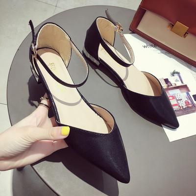 Stílusos női cipő pánttal három színben - hegyes modell