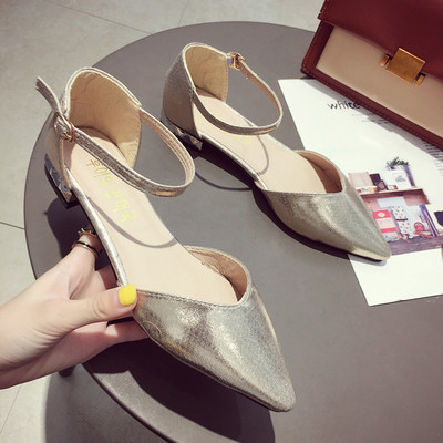 Stílusos női cipő pánttal három színben - hegyes modell