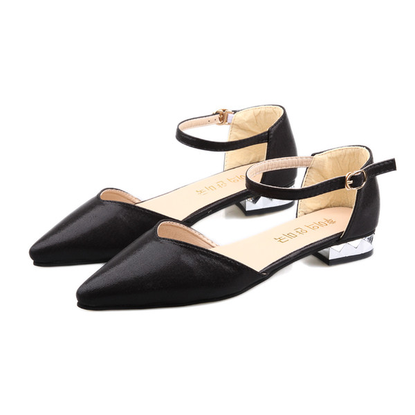 Stílusos női cipő pánttal három színben - hegyes modell