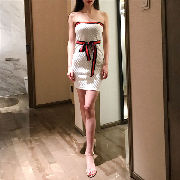 Κομψό γυναικείο φόρεμα με ζώνη