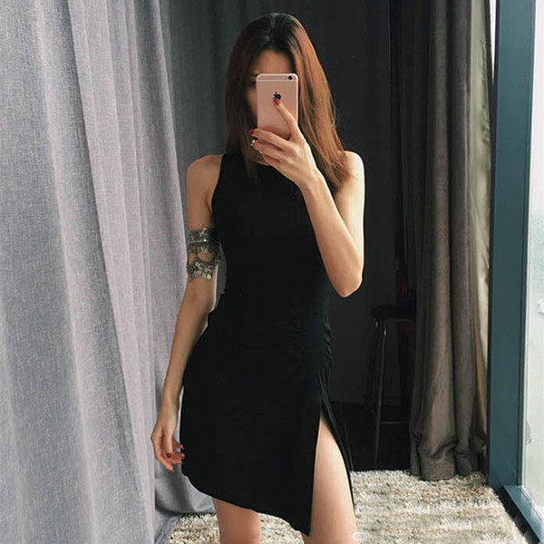 Κομψό σύντομο γυναικείο  φόρεμα σε δύο χρώματα με πλάγια σχισμή