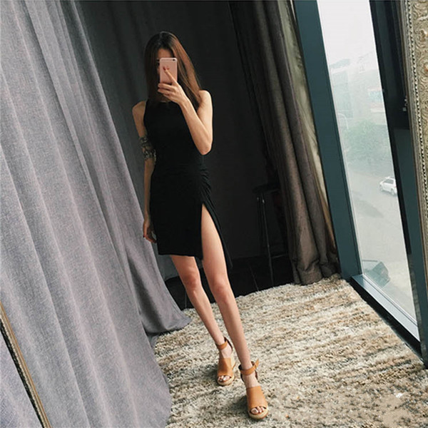 Κομψό σύντομο γυναικείο  φόρεμα σε δύο χρώματα με πλάγια σχισμή