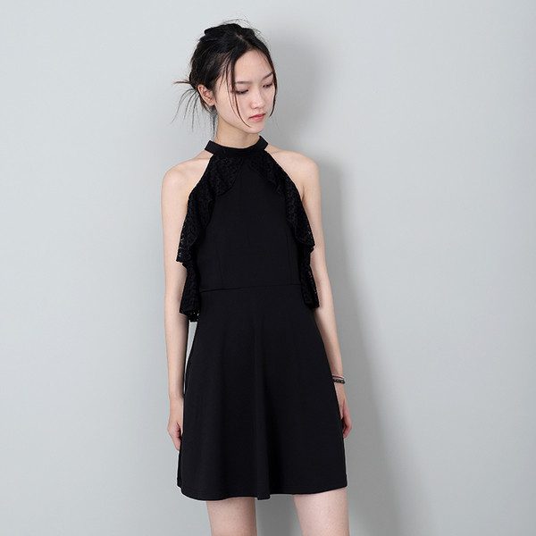 Σύγχρονο γυναικείο φόρεμα σε μαύρο χρώμα