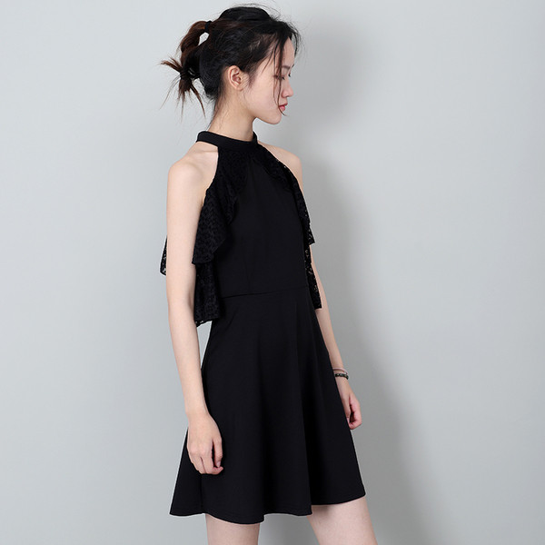 Σύγχρονο γυναικείο φόρεμα σε μαύρο χρώμα