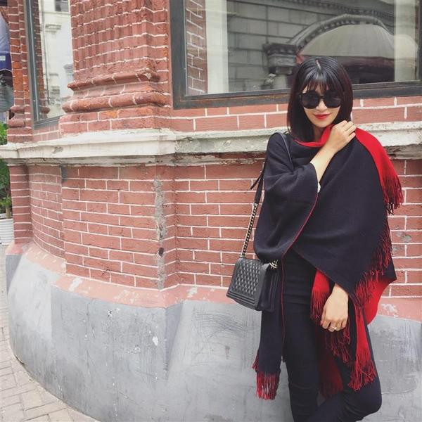 Poncho de dama modern in mai multe culori cu franjuri